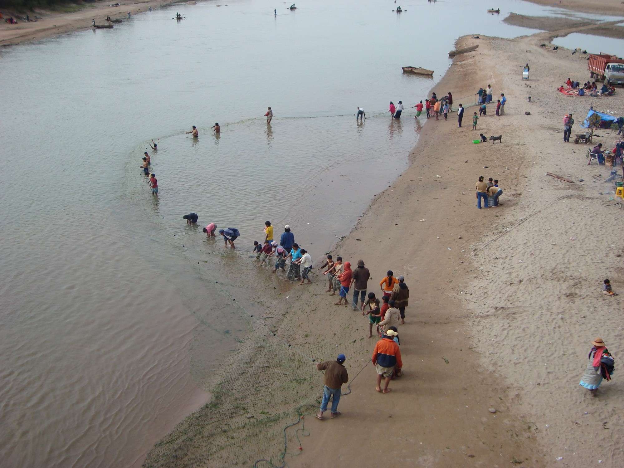 CERDET presente en las costumbres ancestrales de pesca en el río Pilcomayo.