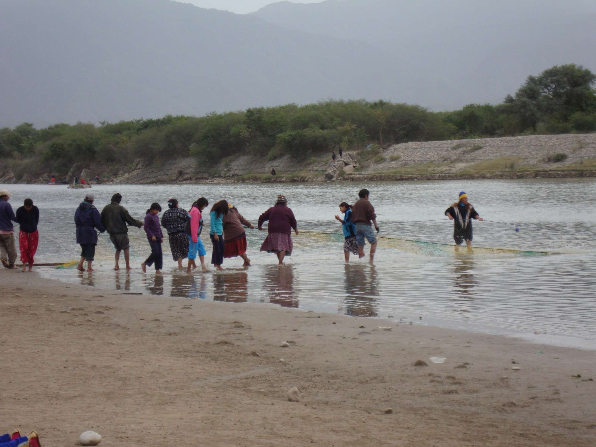 Pesca sostenible en el río Pilcomayo.