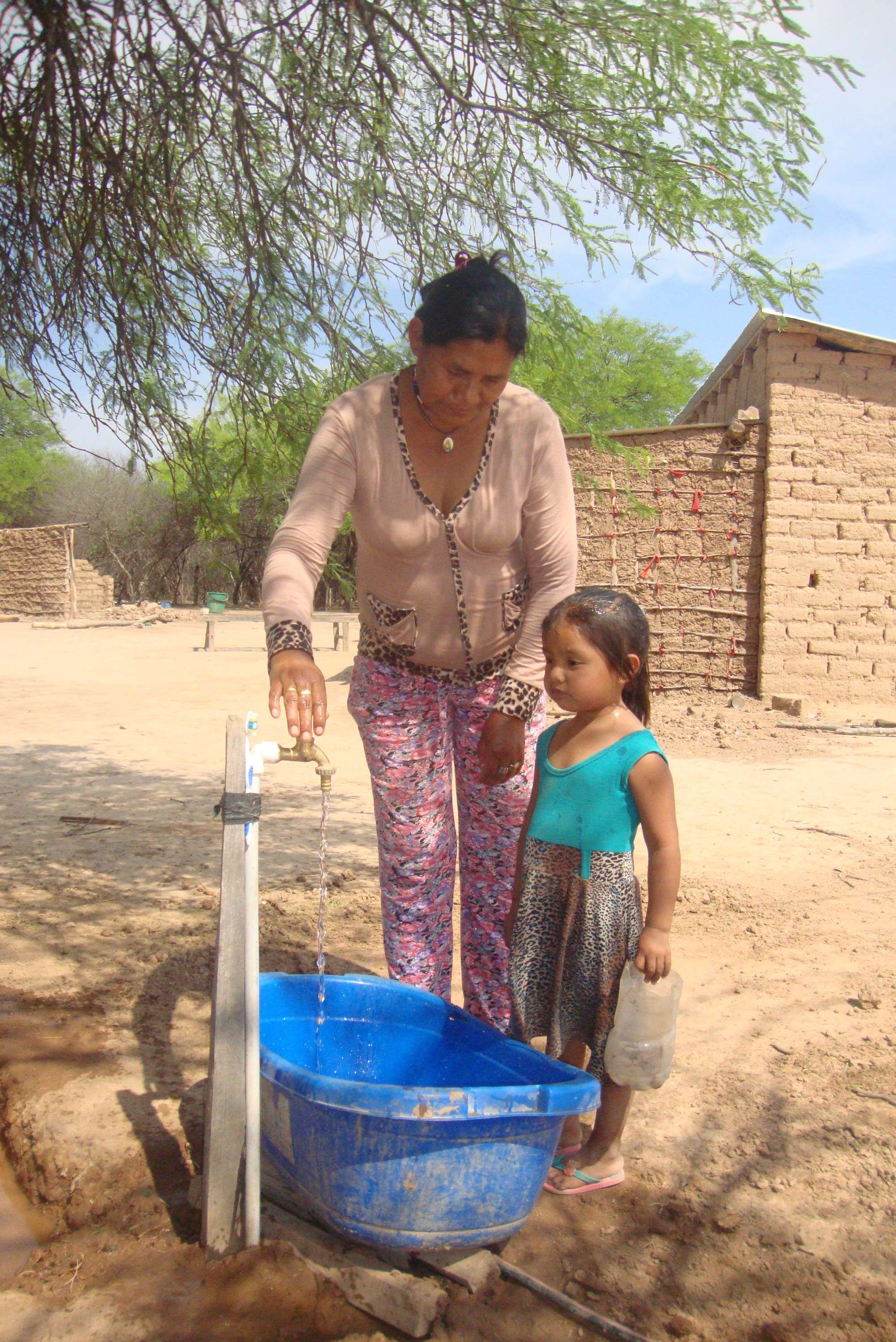 Cuidado del agua como recurso fundamental para el desarrollo comunitario.
