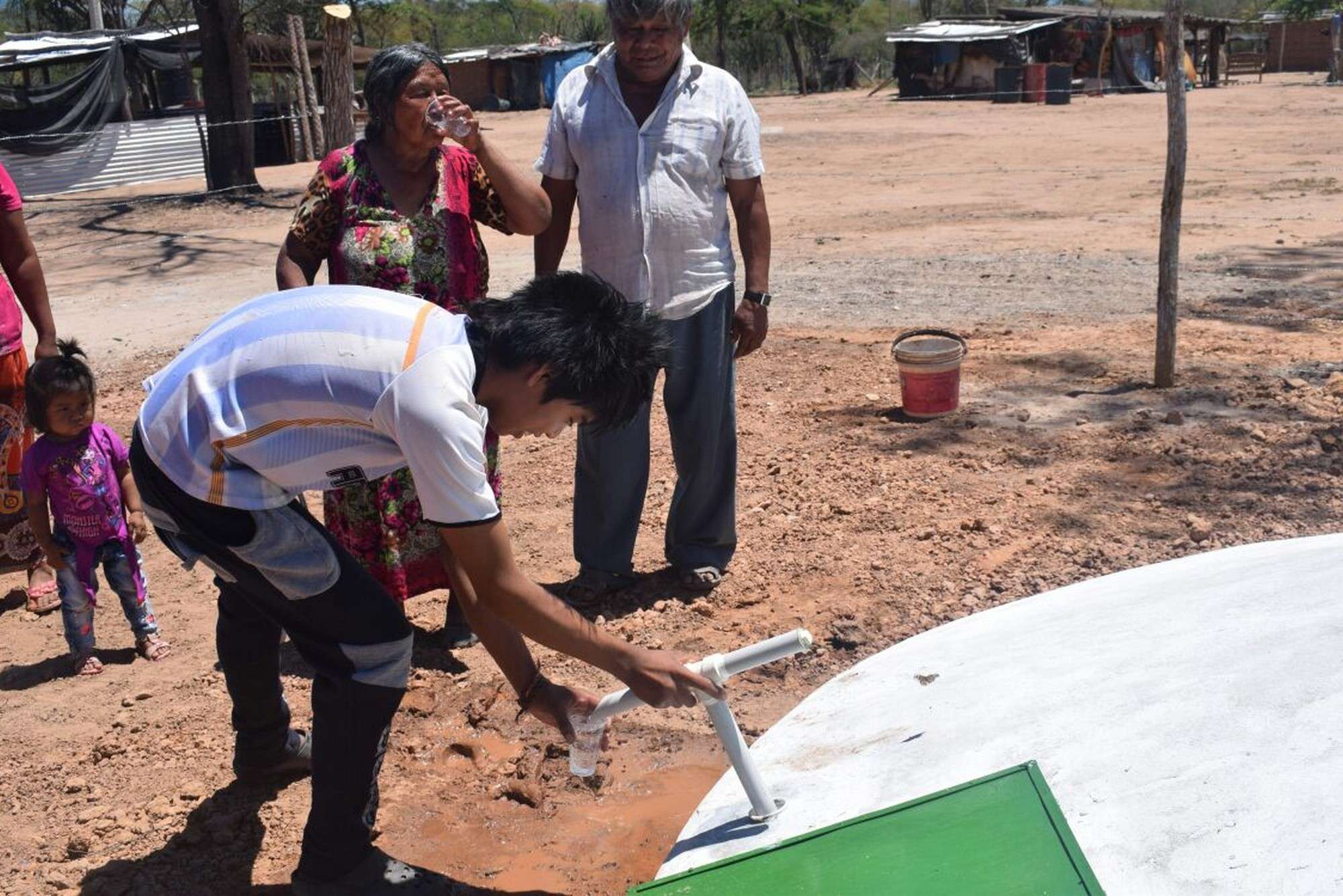 Cisterna de almacenamiento construida para la cosecha de agua en favor de la comunidad.