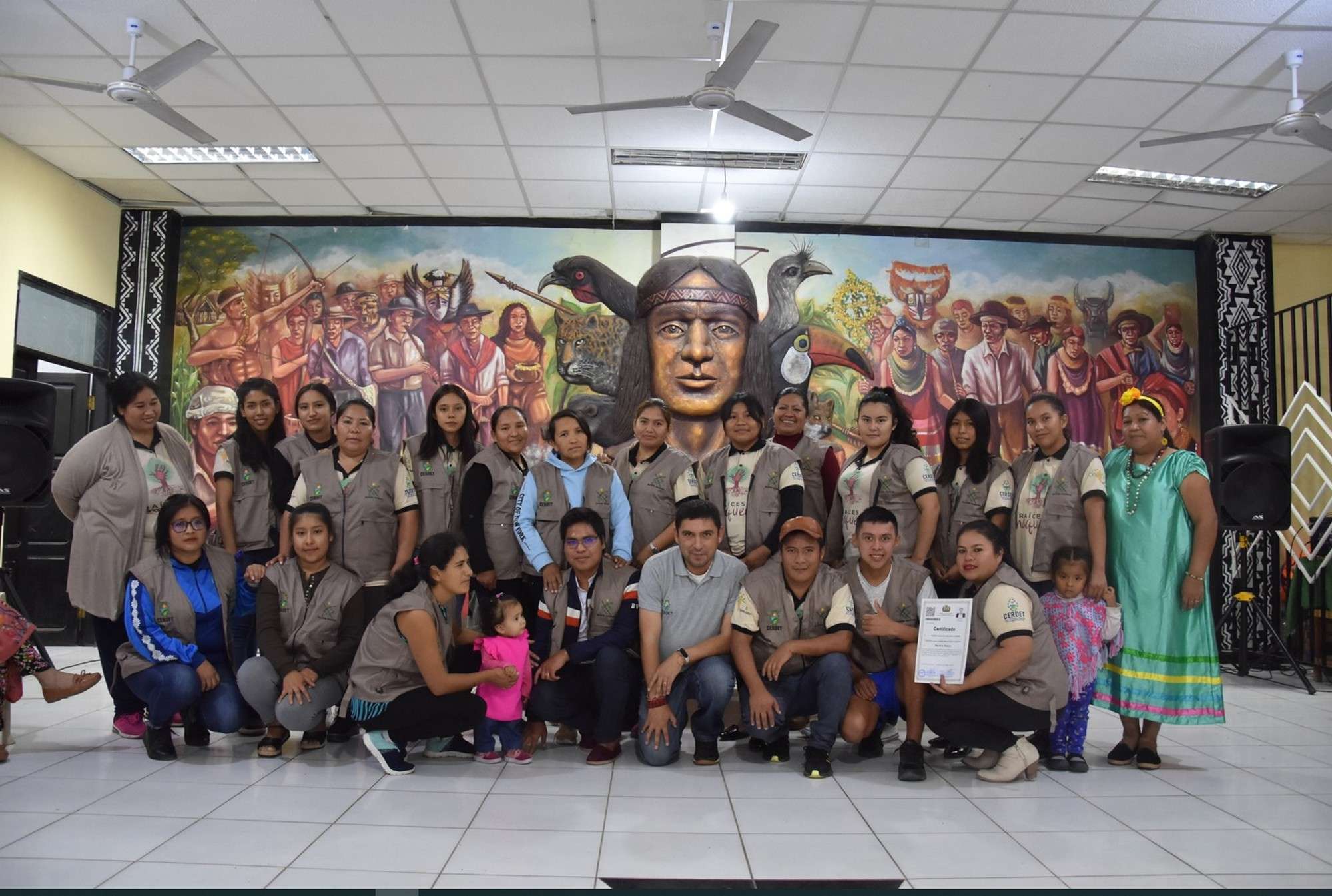 Jóvenes indígenas de Villa Montes y Yacuiba reciben su certificación como técnico básico en Liderazg